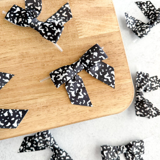 composition book pre-tied 4" grosgrain bows with clear twist ties - set of 25