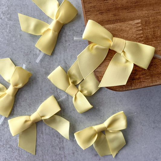 light yellow pre-tied 4" grosgrain bows with clear twist ties - set of 25